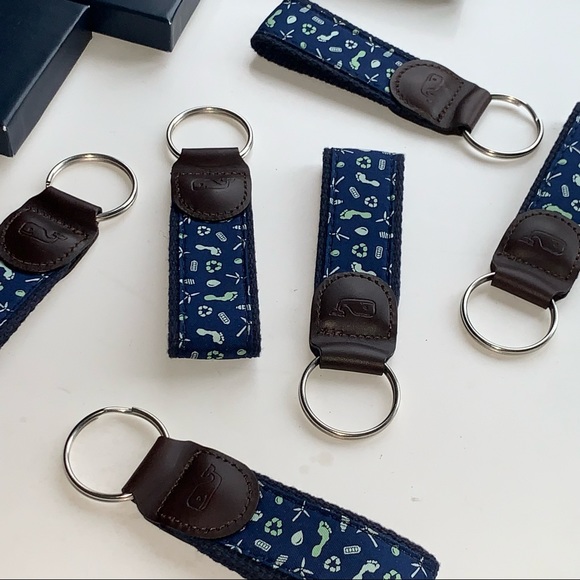 NIB Vineyard Vines Green Footprint Keychain Keyfob Mini Lanyard - Navy Blue - Picture 2 of 16